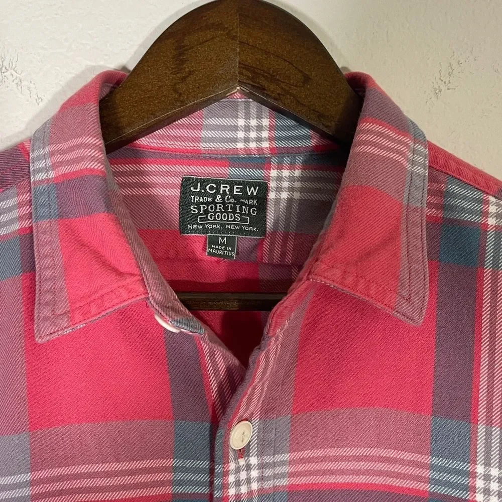 J Crew Men’s Cotton Twill Button Down Size Medium in Faded Red Tartan Plaid